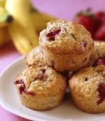 Muffins aux fraises et aux bananes